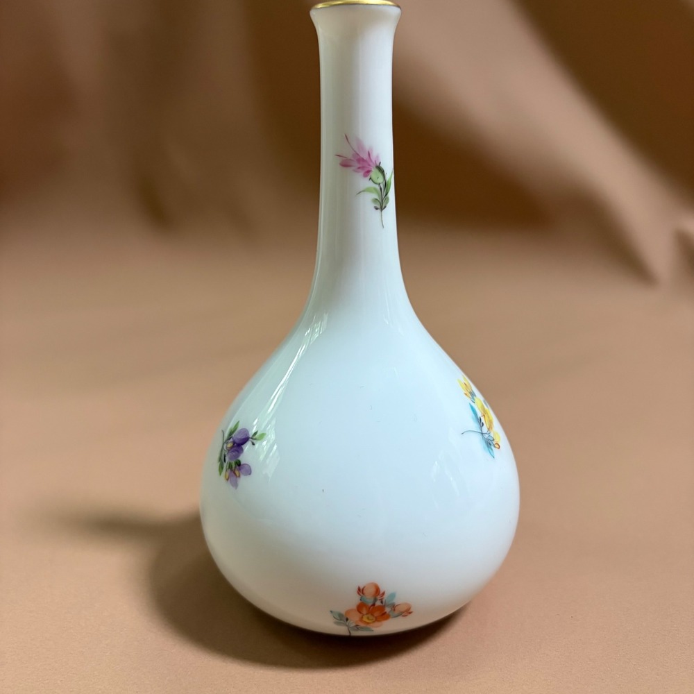 Herend Hungary Handpainted Floral Porcelain Bud Vase Gold Trim 7105/MF White